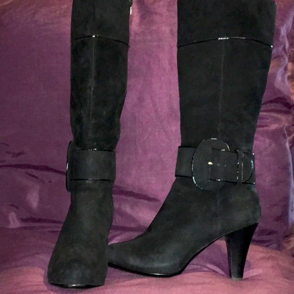 Black heeled Soffi boots with buckle